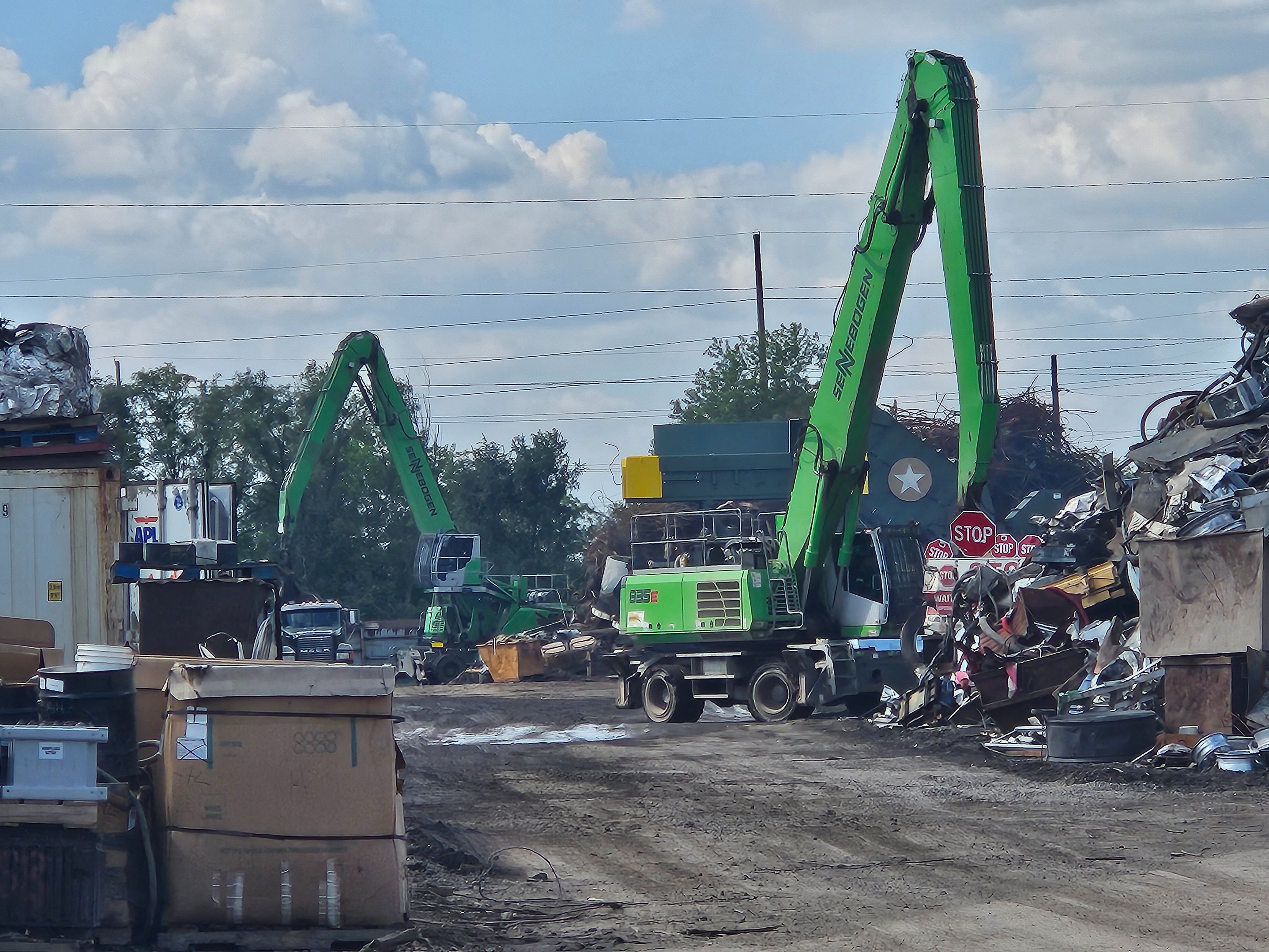 その他 fair wind / FAR EAST SCRAP HEAP COMPANY Junkyard fire sparks major traffic closure along North